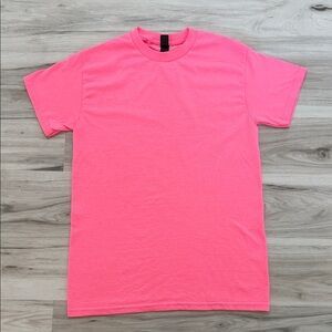 Women’s neon Pink T-Shirt size small